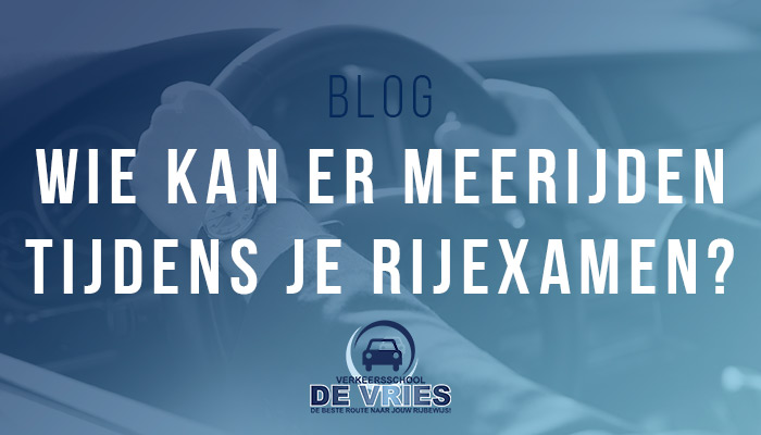 Wie kan er meerijden tijdens je rijexamen?