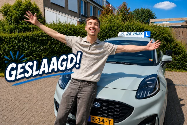 Leon van Petegem is GESLAAGD voor zijn rijbewijs!  Waar het eerder niet lukte bij een andere rijschool, lukte het Leon bij ons wel gelijk te slagen. Het was voor Leon hard werken omdat hij de basis (Voertuigbediening en- beheersing) niet op de juiste manier had aangeleerd gekregen. En we weten allemaal, als je iets geautomatiseerd doet,dan is het lastig dit weer af te leren (wij noemen het om leren). 

Maar het is Leon gelukt en zelfs de examinator zei, dat Leon rustig uitstraalde. Dat was een mooi compliment voor al het harde werken. Nog wel 1 tip: blijf verkeerssituaties goed scannen en inschatten. Verder een prima rit gereden volgens de examinator.

Namens Verkeersschool De Vries van harte gefeliciteerd en veel veilige en vooral plezierige kilometers gewenst. Je hebt al een auto, dus lekker veel rijden om ervaring op te doen.

Kijk ook eens op: www.verkeersschooldevries.nl

#rijles #rijbewijs #rijopleiding #rijopleidingen #rijlessen #autorijles #autorijschool #rijschool #verkeersschool #auto #autos #rismethode #denhaag #zoetermeer #rijswijk #leidschendam #voorburg #delft #scheveningen #autisme #adhd