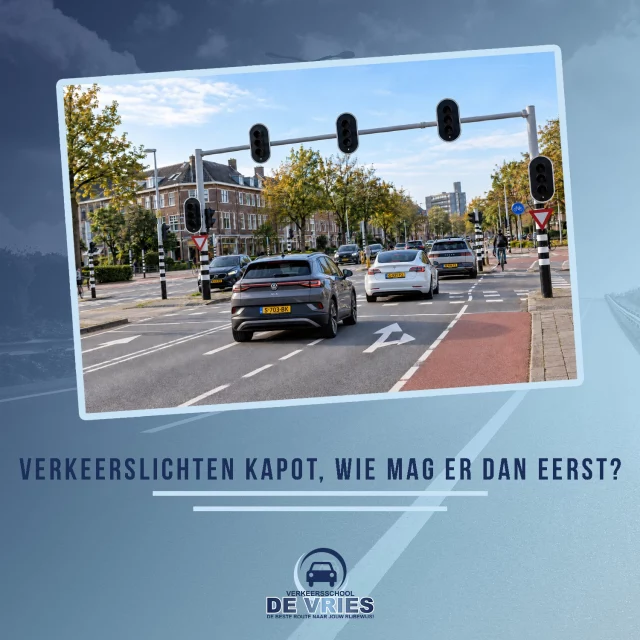𝑽𝒆𝒓𝒌𝒆𝒆𝒓𝒔𝒍𝒊𝒄𝒉𝒕𝒆𝒏 𝒌𝒂𝒑𝒐𝒕, 𝒘𝒊𝒆 𝒎𝒂𝒈 𝒆𝒓 𝒅𝒂𝒏 𝒆𝒆𝒓𝒔𝒕?

Normaal gesproken is het lekker duidelijk: groen is rijden, rood is stoppen. Maar wat als de verkeerslichten ineens niet werken? Dan moet je weer helemaal terug naar de basis. Kijk naar verkeersborden, haaientanden en wegmarkeringen. Zijn die er niet? Dan gelden de normale voorrangsregels.

Juist op zo’n moment merk je waarom het belangrijk is dat je tijdens je rijopleiding niet alleen leert reageren op een verkeerslicht, maar ook écht begrijpt hoe een kruispunt werkt. Blijf rustig, kijk goed om je heen en neem geen voorrang omdat je denkt dat je die hebt.

Meer informatie? www.verkeersschooldevries.nl

#rijles #rijbewijs #rijopleiding #rijopleidingen #rijlessen #autorijles #autorijschool #rijschool #verkeersschool #auto #autos #rismethode #denhaag #zoetermeer #rijswijk #leidschendam #voorburg #delft #scheveningen #autisme #adhd
